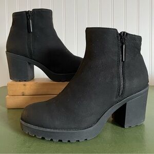 Vagabond GRACE Lug Sole Ankle Boots in Black Matte Leather